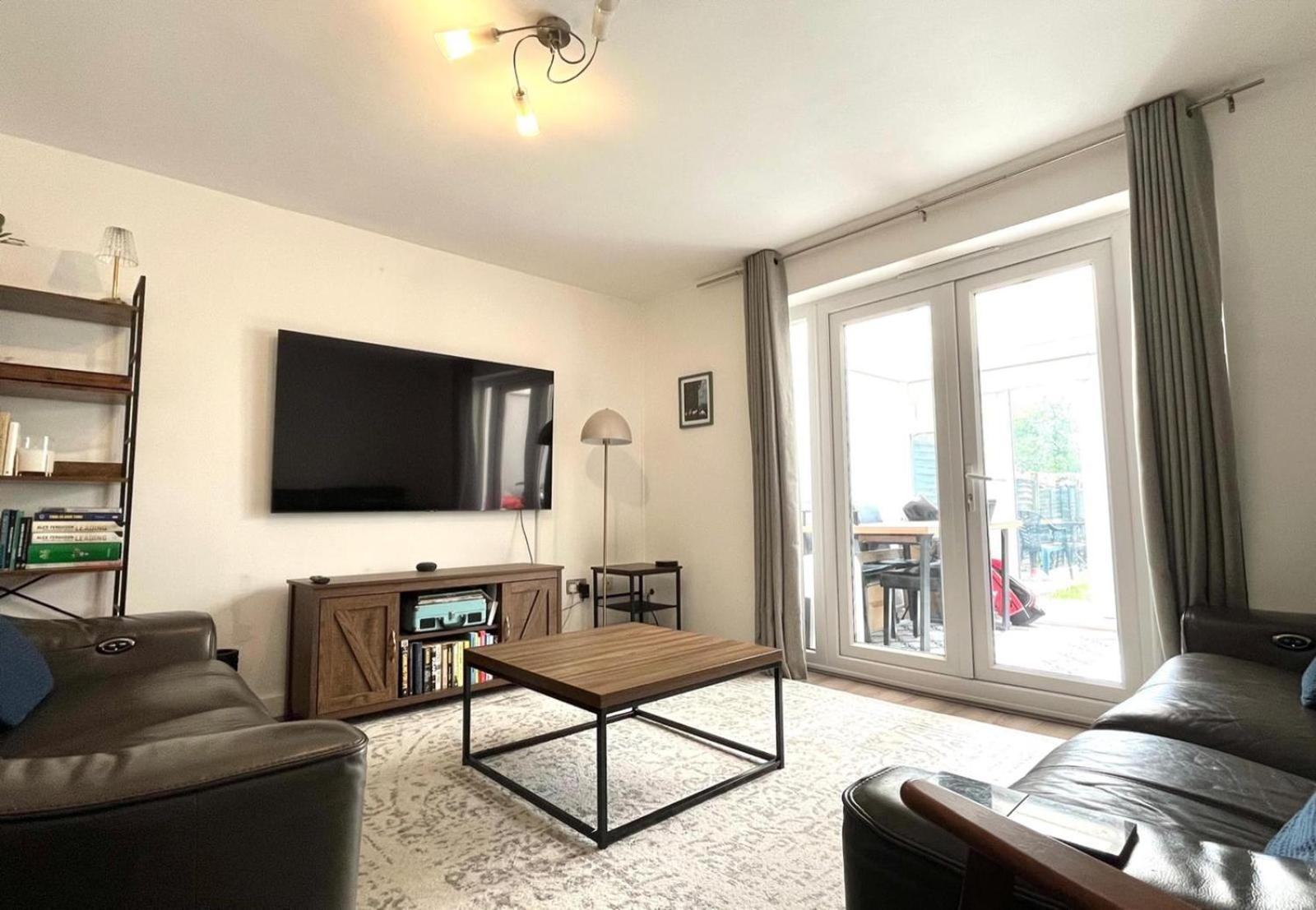 Hébergement de vacances Suburbia, A Stylish 2bed With Garden & Parking *