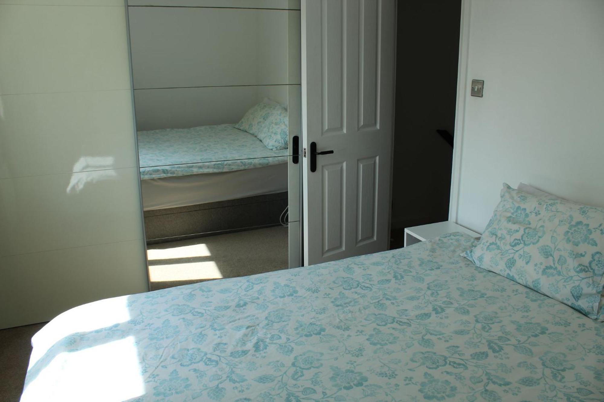 Suburbia, A Stylish 2bed With Garden & Parking Londres